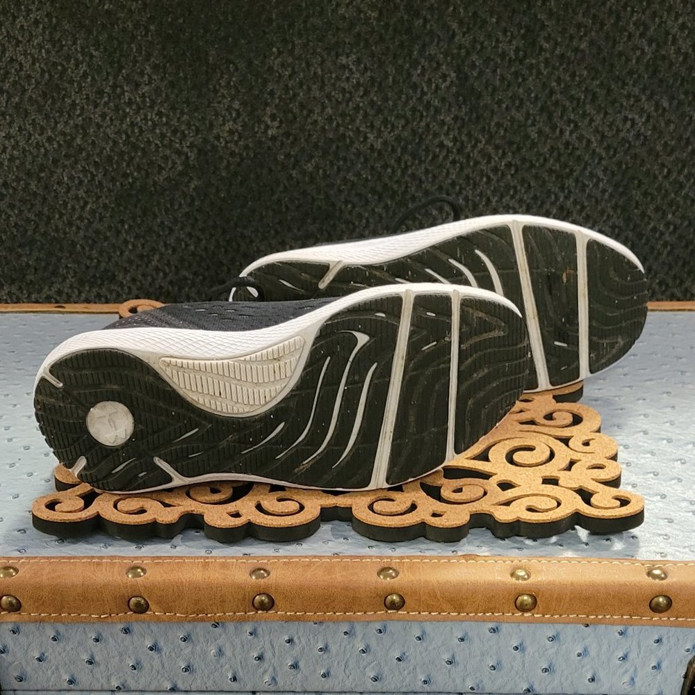 COPY - *SOLD*   VERY GOOD CONDITION Under Amour shoe - Picture 3 of 4